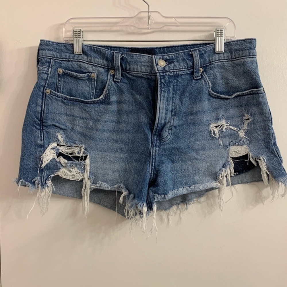 Lucky Brand 3" Mid Rise Boy Short Great used condition
Size 14